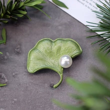 Load image into Gallery viewer, Floral Brooches and Pins